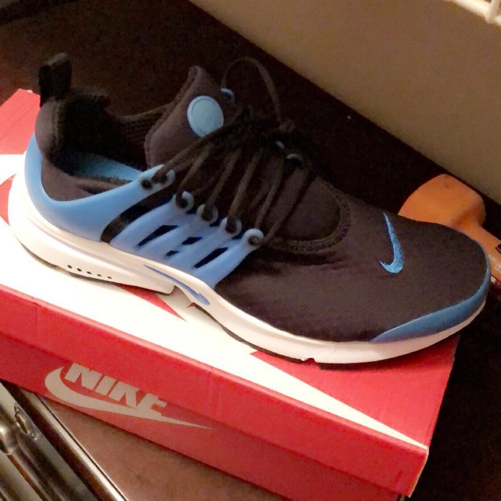 *MEN’S** Nike running shoes